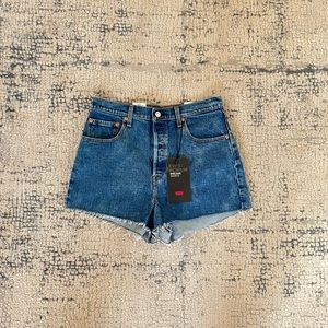 Levi’s Ribcage Shorts